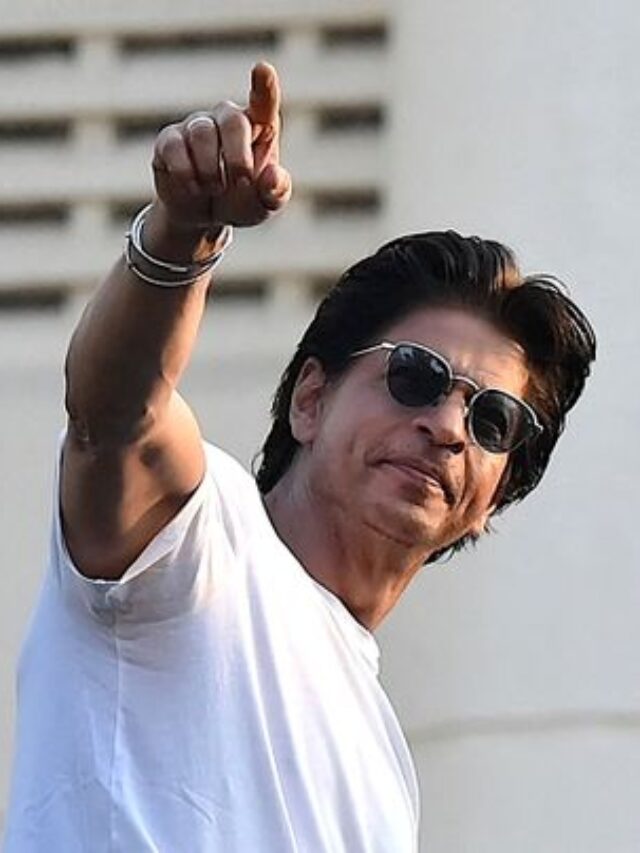 Due to heat stroke in IPL, Shah Rukh Khan admitted to Ahmedabad Hospital.